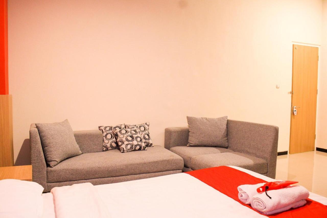 D'Shario Hotel Kepanjen Malang Exterior foto
